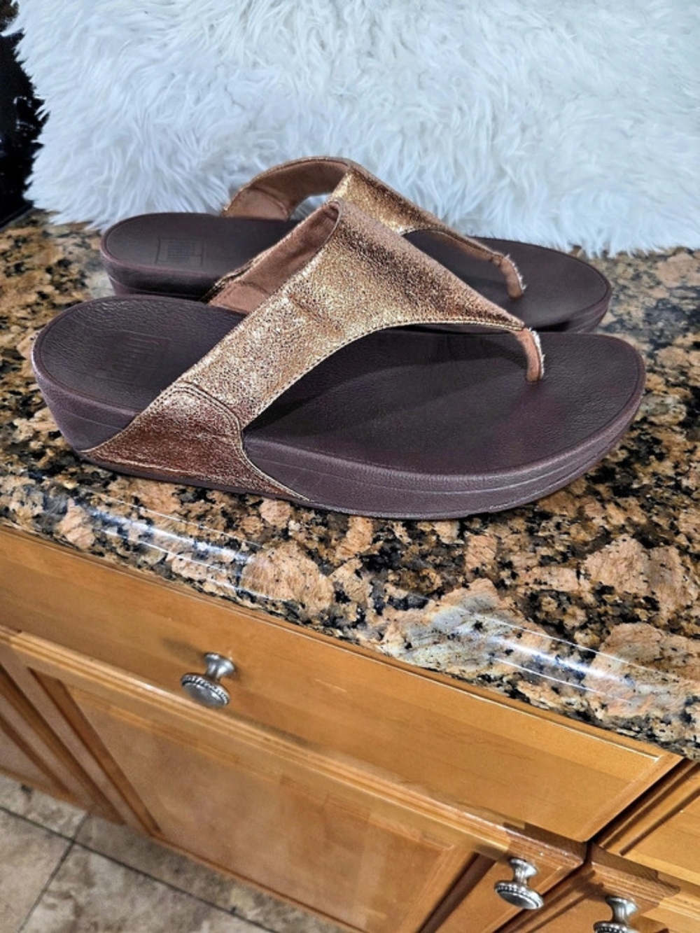 FitFlop Lulu Metallic Thong Sandal Metallic Thong Sandals Brown & Rose Gold US 8